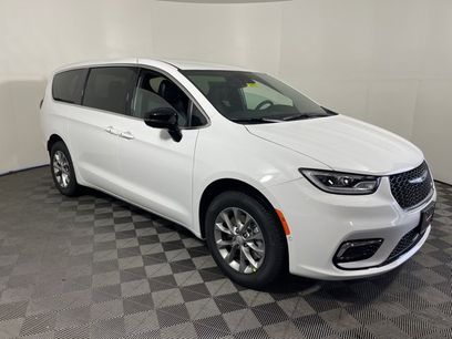 New 2026 Chrysler Pacifica Select
