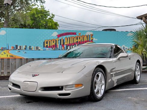 Used 2002 Chevrolet Corvette Base 2dr Coupe w/ Preferred Equipment Group2 image 2