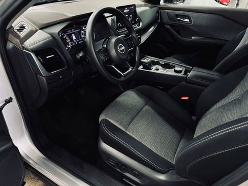 Used 2022 Nissan Rogue SV image 16