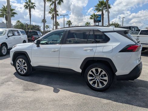 Used 2023 Toyota RAV4 XLE Premium image 5