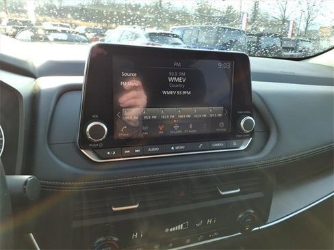 Used 2025 Nissan Rogue SV image 22