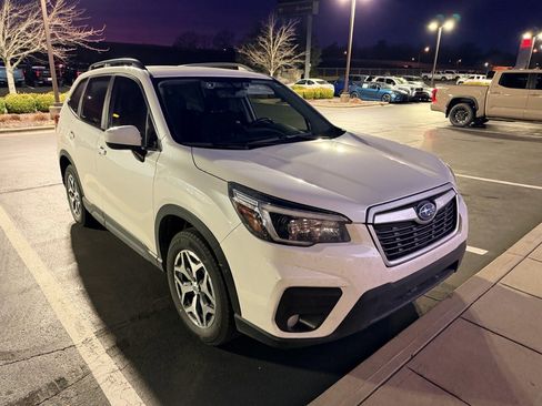 Used 2021 Subaru Forester Premium image 1