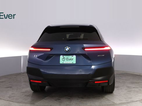 Used 2022 BMW iX xDrive50 w/ Premium Package AWD/4WD image 15