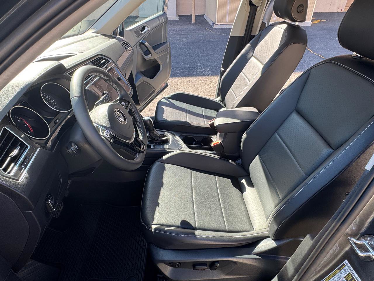 Used 2021 Volkswagen Tiguan SE FWD image 11