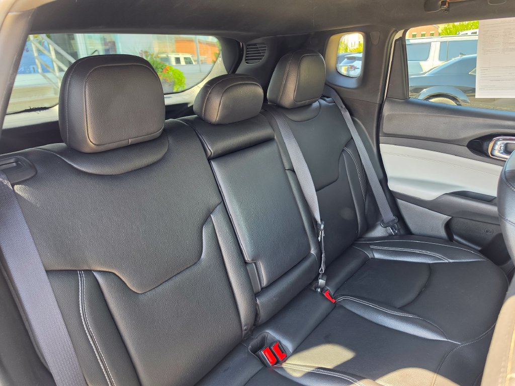 Used 2025 Jeep Compass Limited AWD/4WD image 13