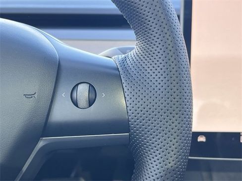 Used 2022 Tesla Model 3 Standard Range image 10