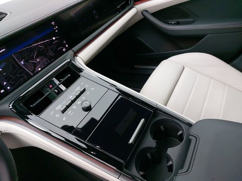 Used 2024 Porsche Panamera 4 image 27