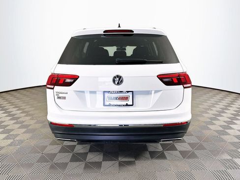 Used 2021 Volkswagen Tiguan SE w/ Panoramic Sunroof Package FWD image 9