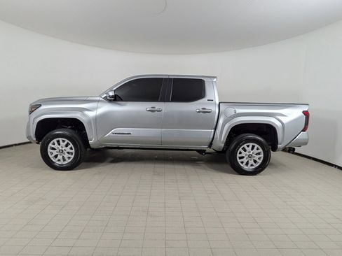 Used 2025 Toyota Tacoma SR5 AWD/4WD image 2