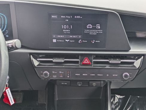 Certified 2025 Kia Niro LX FWD image 17