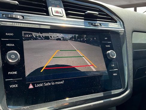 Used 2021 Volkswagen Tiguan SE image 21