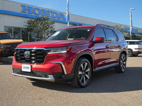 Used 2025 Honda Pilot Elite image 1