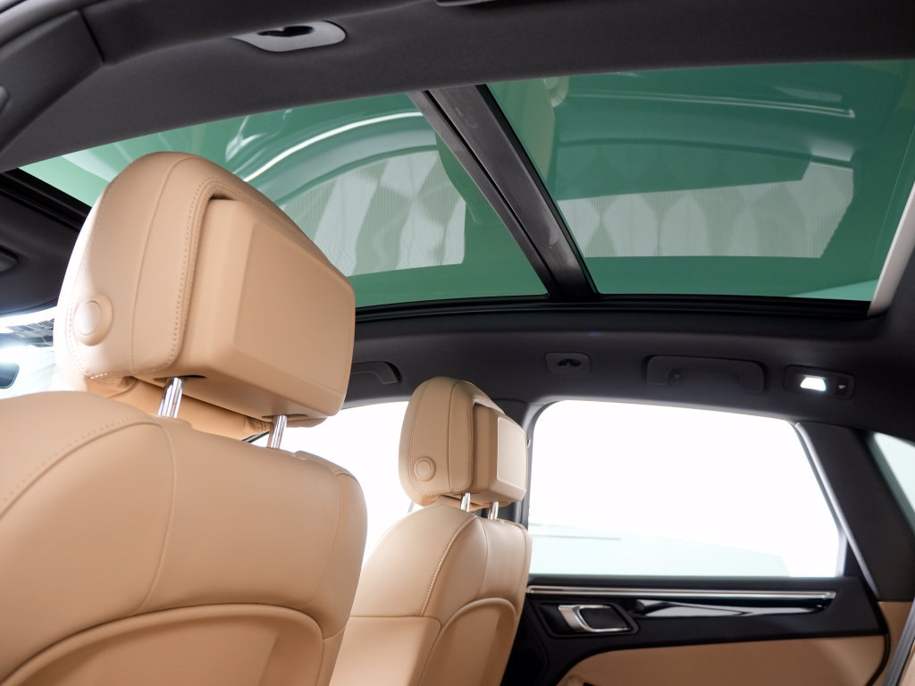 Certified 2020 Porsche Macan AWD/4WD image 21