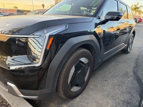 Used 2024 Kia EV9 Light image 2