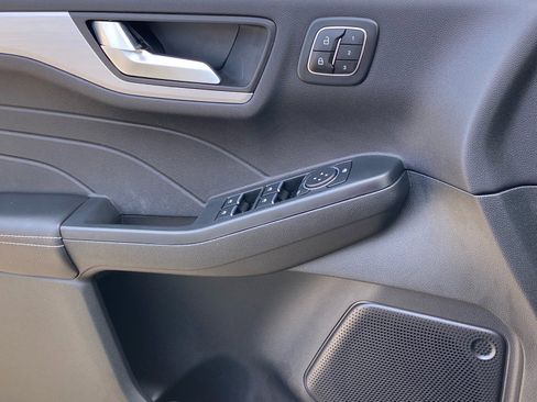 Certified 2025 Ford Escape Platinum image 21