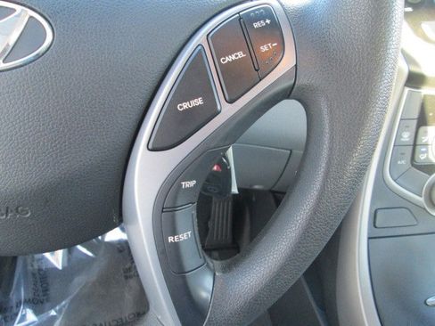 Used 2016 Hyundai Elantra SE image 15