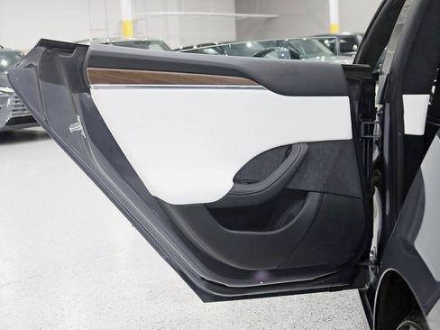 Used 2022 Tesla Model S image 37