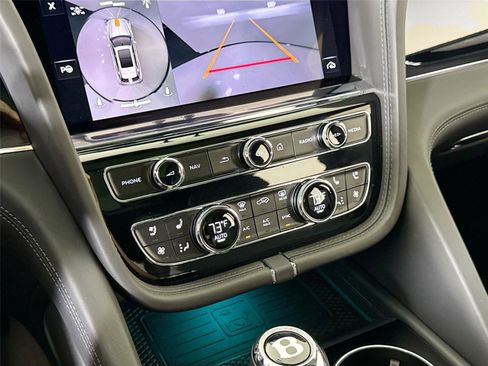 Used 2024 Bentley Bentayga image 21