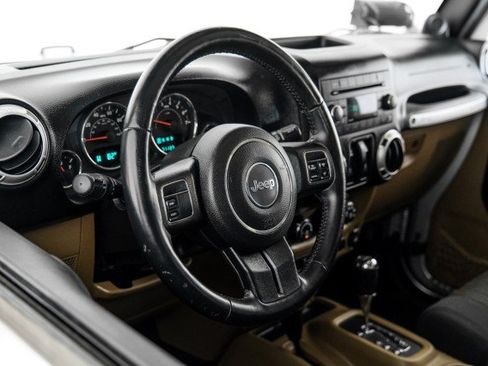 Used 2012 Jeep Wrangler Sahara AWD/4WD image 13