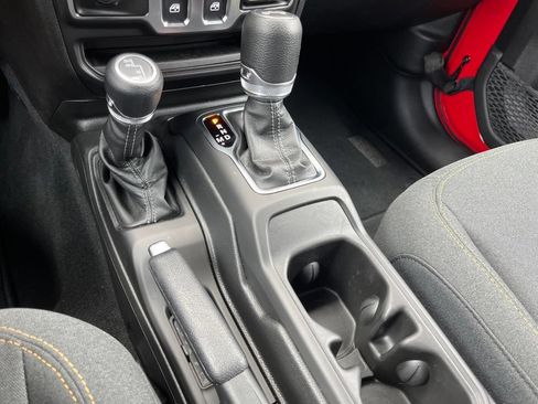 Used 2026 Jeep Wrangler Sport AWD/4WD image 38