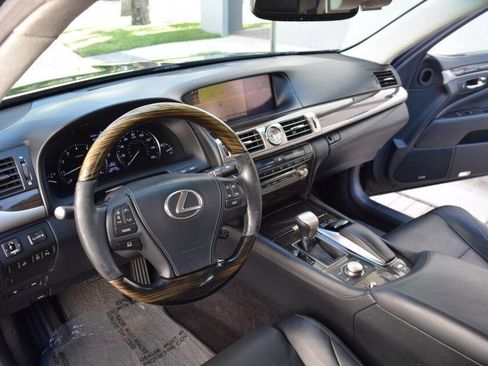 Used 2013 Lexus LS 460 AWD w/ Comfort Pkg image 43