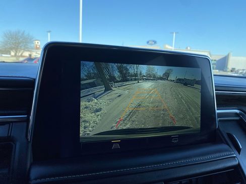 Used 2024 Chevrolet Suburban Premier image 20