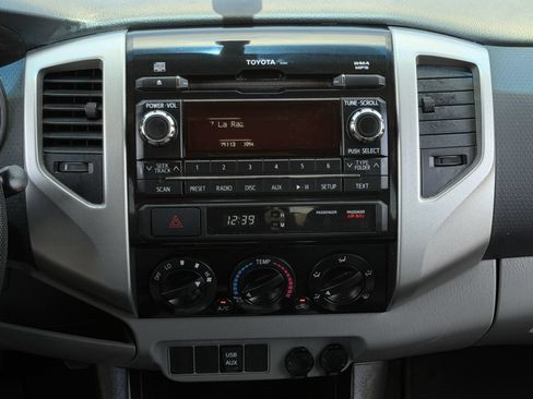 Used 2012 Toyota Tacoma PreRunner w/ SR5 Pkg RWD image 18