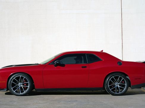 Used 2016 Dodge Challenger R/T Scat Pack w/ Leather Interior Group RWD image 8