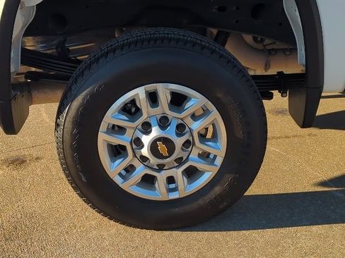 Used 2025 Chevrolet Silverado 2500 LT w/ Convenience Package image 3