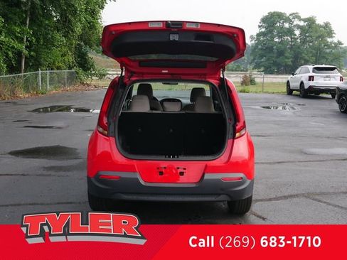 Used 2022 Kia Soul LX image 16
