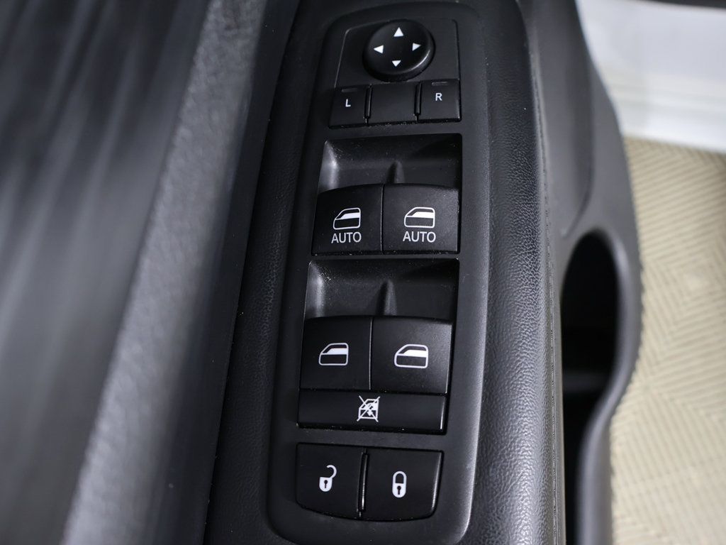 Used 2020 Jeep Grand Cherokee Altitude AWD/4WD image 34