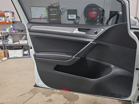 Used 2017 Volkswagen Golf Alltrack SE image 25