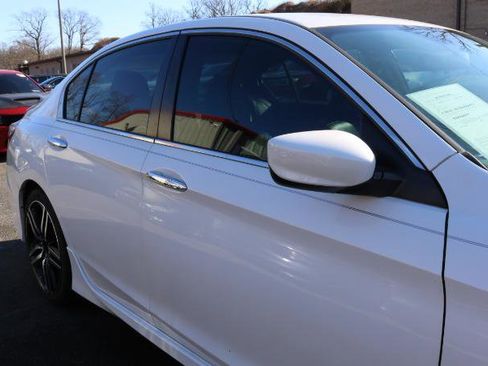 Used 2017 Honda Accord Sport Special Edition image 8