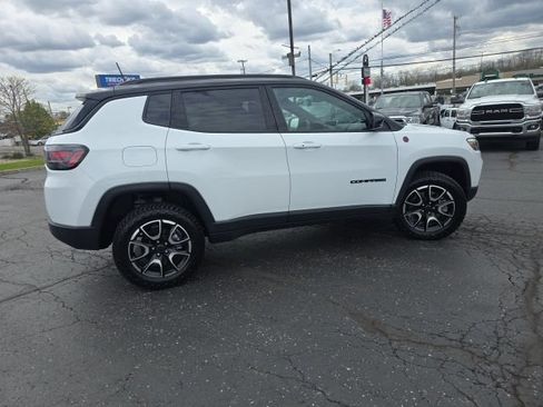 Used 2025 Jeep Compass Trailhawk w/ Trailhawk Elite Group AWD/4WD image 9