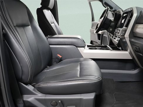 Used 2022 Ford F350 Lariat image 27