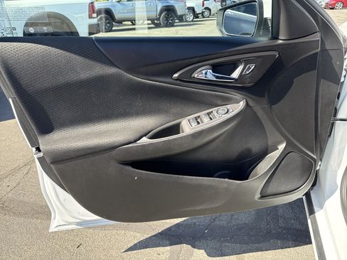 Used 2025 Chevrolet Malibu LT FWD image 11