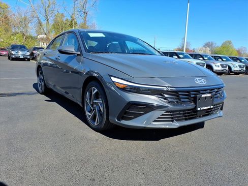 New 2026 Hyundai Elantra Limited FWD image 3