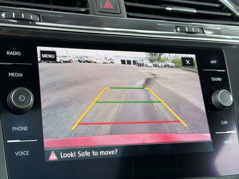 Used 2020 Volkswagen Tiguan SE w/ Panoramic Sunroof Package AWD/4WD image 18