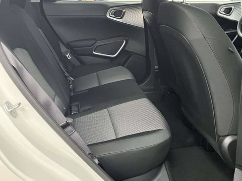 Used 2025 Kia Soul LX w/ LX Technology Package FWD image 23