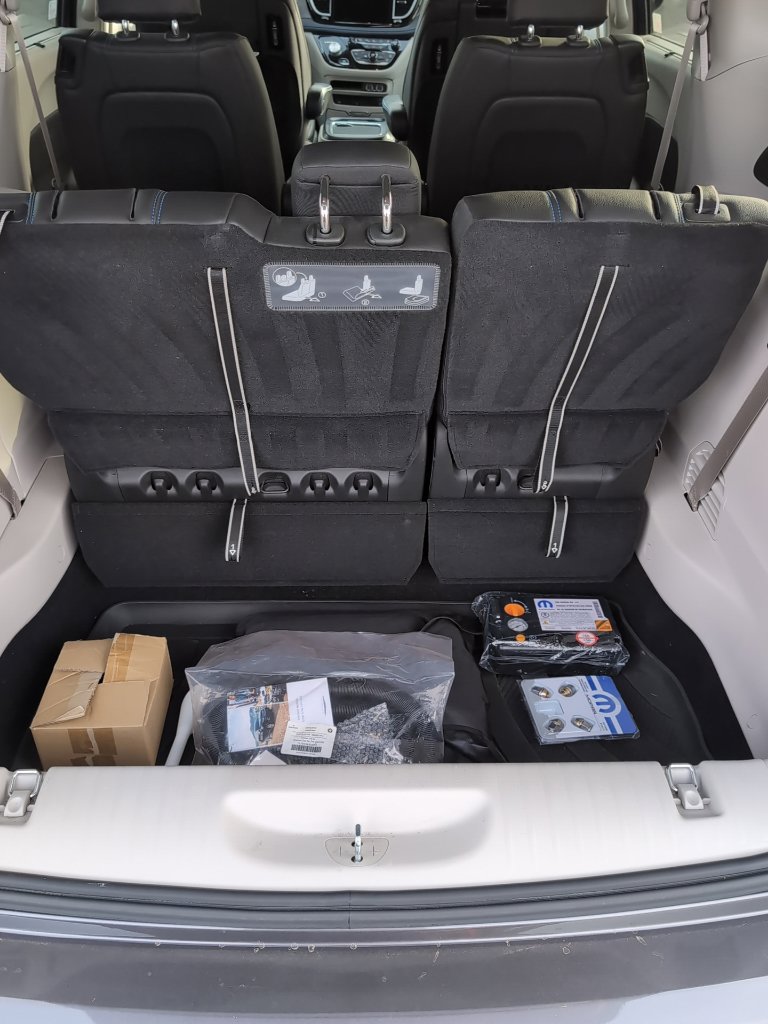 Used 2021 Chrysler Pacifica Touring-L w/ Uconnect Theater Family Group FWD image 12