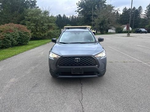 Used 2025 Toyota Corolla Cross LE w/ Moonroof Package AWD/4WD image 8