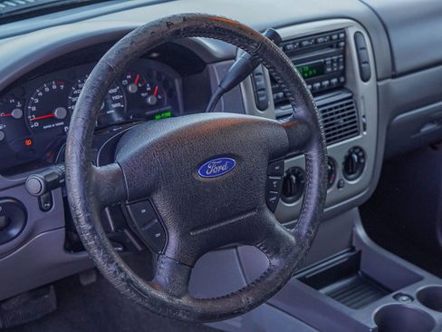 Used 2005 Ford Explorer Sport XLT image 18