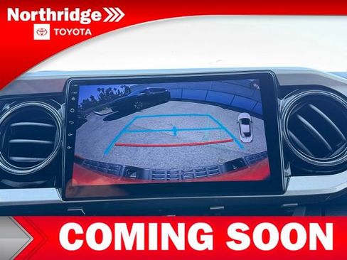 Used 2017 Toyota Tacoma TRD Sport w/ Tow Package RWD image 9