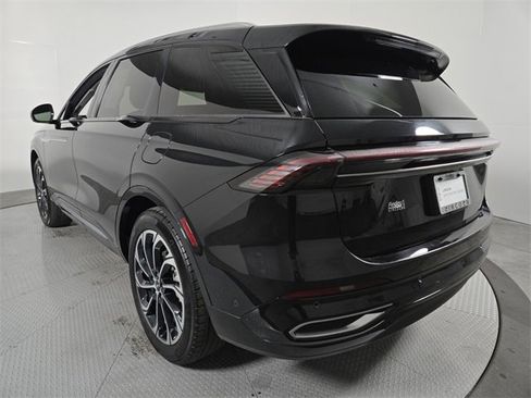 Certified 2024 Lincoln Nautilus Reserve image 6