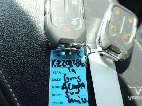 Used 2019 GMC Acadia SLT w/ LPO, Cargo Package image 12