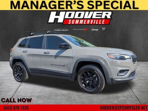 Used 2022 Jeep Cherokee Latitude AWD/4WD image 1