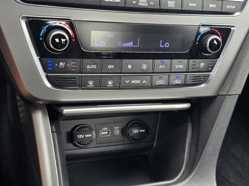 Used 2017 Hyundai Sonata Limited 2.0T FWD image 18