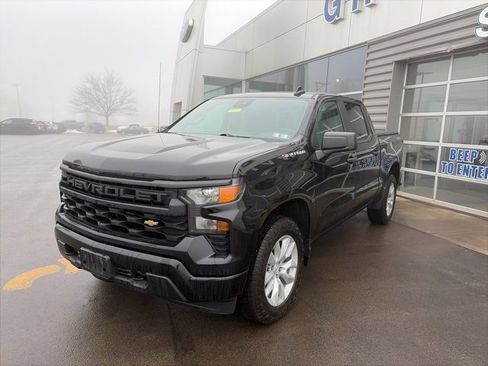 Used 2022 Chevrolet Silverado 1500 Custom image 2