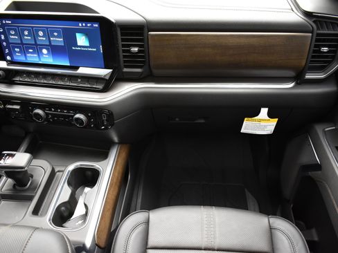 Used 2025 Chevrolet Silverado 1500 High Country image 40