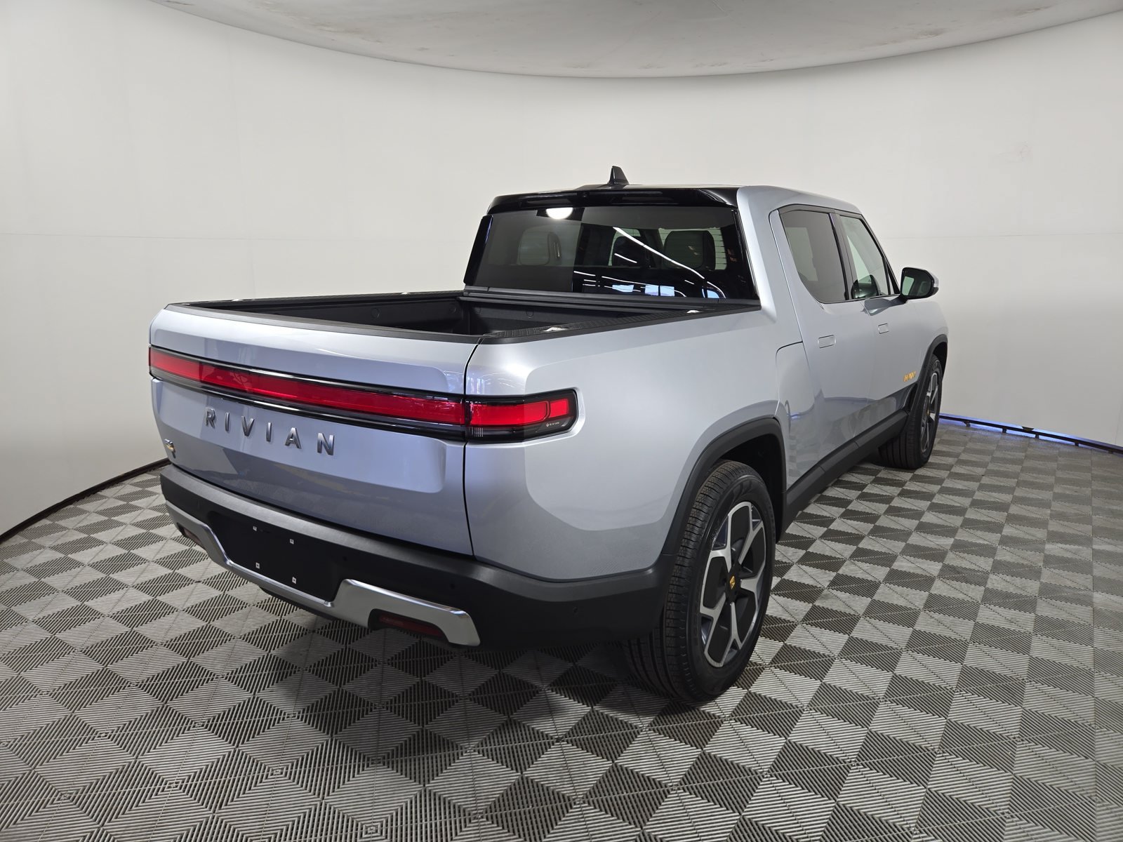 Used 2023 Rivian R1T Adventure Quad AWD/4WD image 5